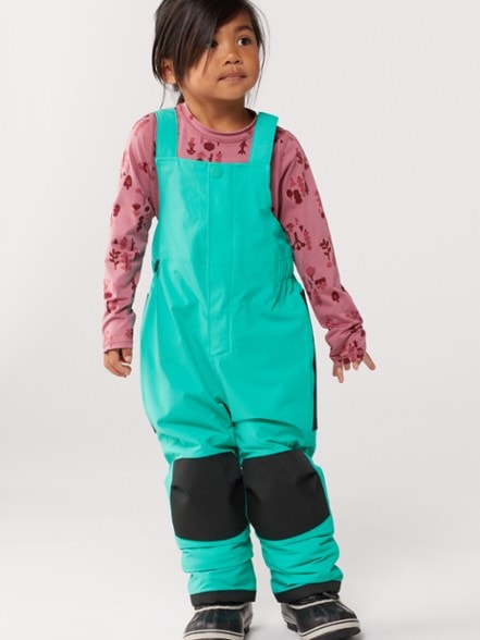 Model info: Height: 39" | Waist: 19.5 | Inseam: 16.5 | Wearing size: 4 T