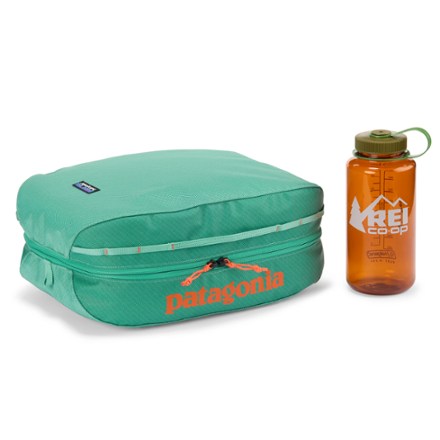 rei patagonia black hole cube 14L liter cube with a clamshell design has zippered mesh dividers for organizing headlamps and tools in your pack or clothing in your duffel Patagonia Black Hole Cube -
