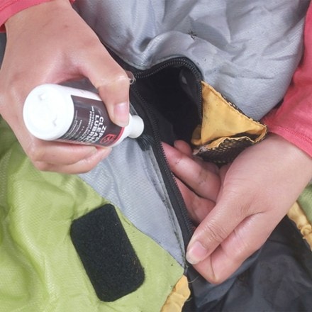 Gear Aid Zipper Cleaner + Lubricant 1