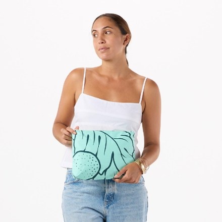 ALOHA Collection Mid Pouch 1