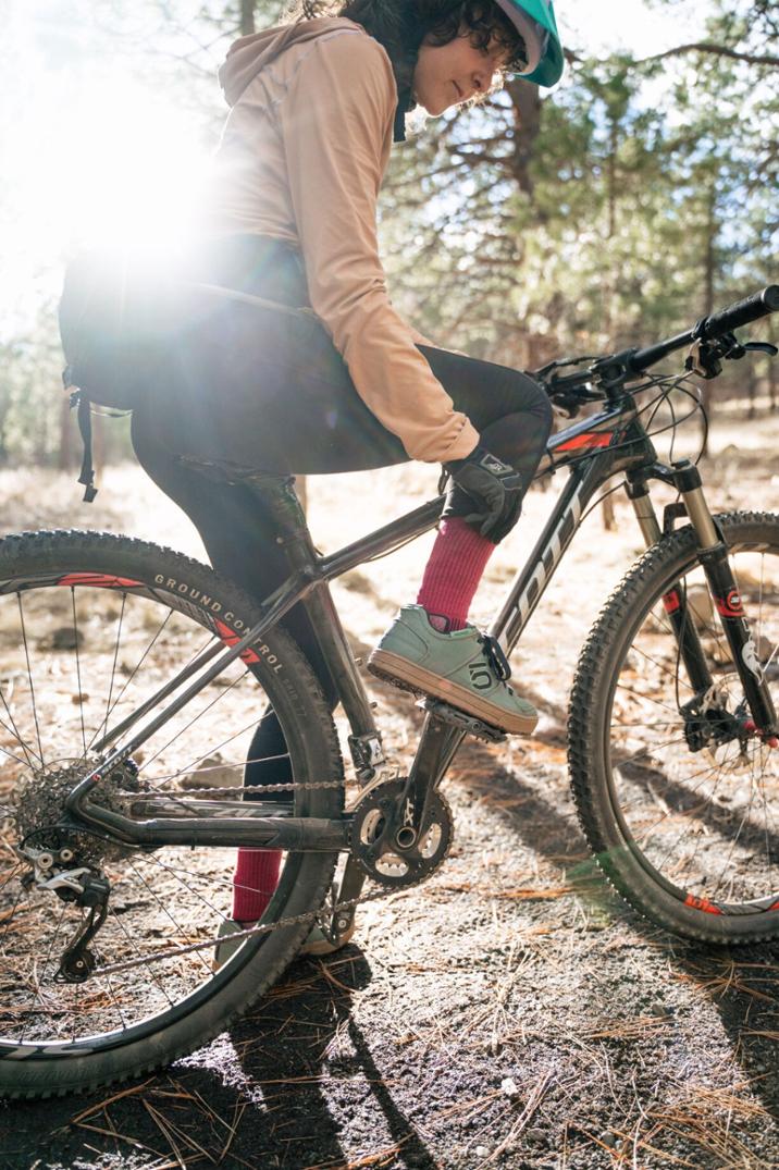 Location Image for Eve Light Weight Hiker Crew Socks - Women's