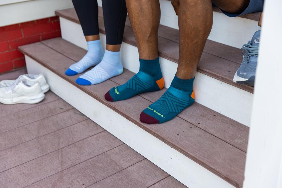 Location Image for Run Quarter Ultralightweight Cushion Socks - Men's