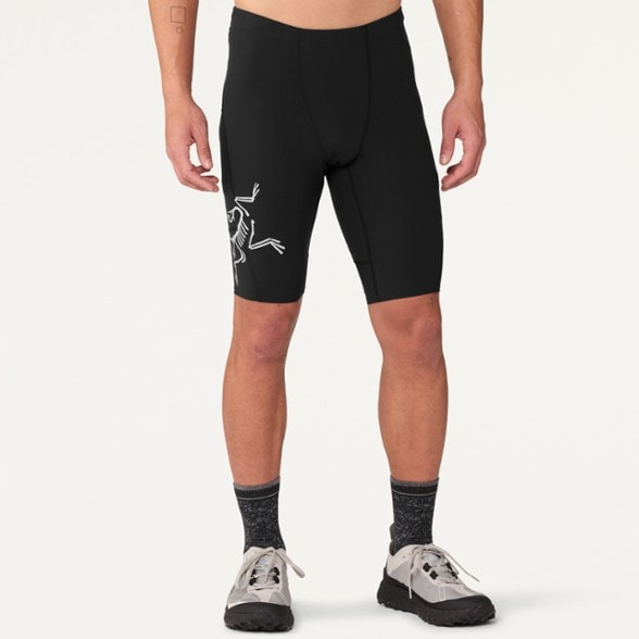 Model info: Height: 6' 0" | Waist: 31" | Inseam: 28.5 " | Wearing size: M