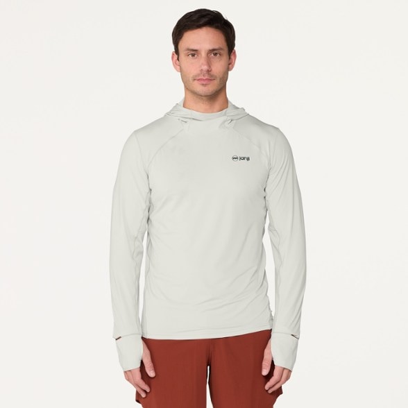 Model info: Height: 6'1" | Chest: 40 | Waist: 32.5 | Wearing size: M