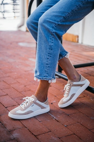 Location Image of color Tan