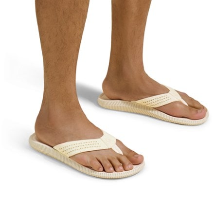 OluKai Ulele Flip-Flops - Men's 5