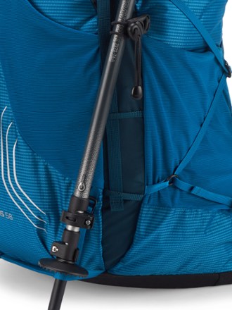 Osprey Exos 58 Pack - Men's Hydration port & tube routing