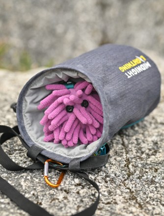 Midnight Lightning Chalktopus Chalk Bag Grip 1