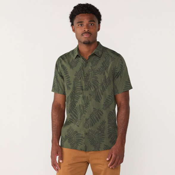 Model info: Height: 6' 0" | Waist: 31" | Wearing size: M