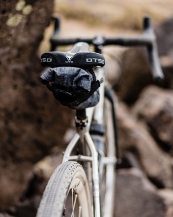 Wolf Tooth Components TekLite Roll-Top Bag with Mounting Plate - 1 Liter 2