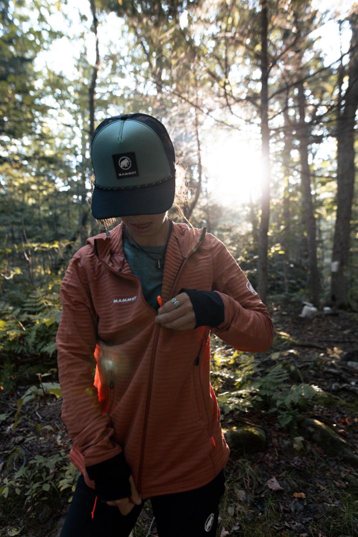 Location Image for Taiss Light ML Hooded Jacket - Women's