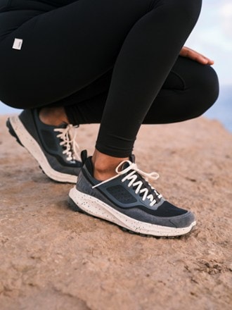OluKai Makiki Sneakers - Women's 5