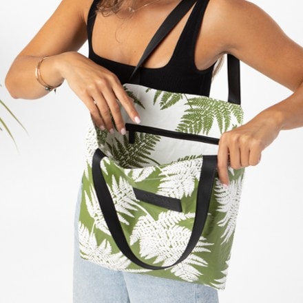 ALOHA Collection Palapalai Reversible Tote 3