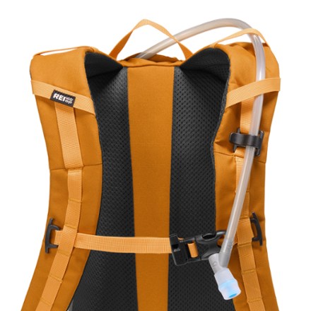 REI Co-op Trailmade 10 Hydration Pack Hydration integration