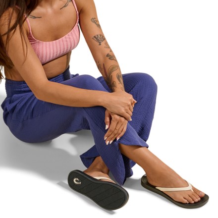 OluKai Lalahi Flip-Flops - Women's 5