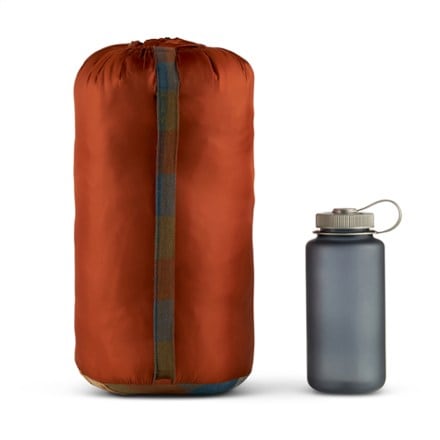 Kelty Wayback Biggie Blanket 32 fl. oz. water bottle not included