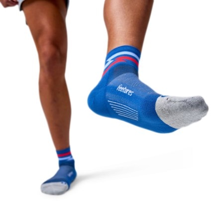 Feetures Elite Light Cushion Quarter Socks 1