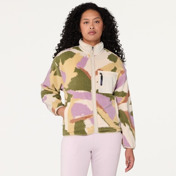 Model info: Height: 5'9" | Chest: 32b | Waist: 30 | Wearing size: M