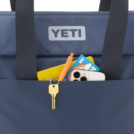 YETI Daytrip 20 L Insulated Tote Bag 8