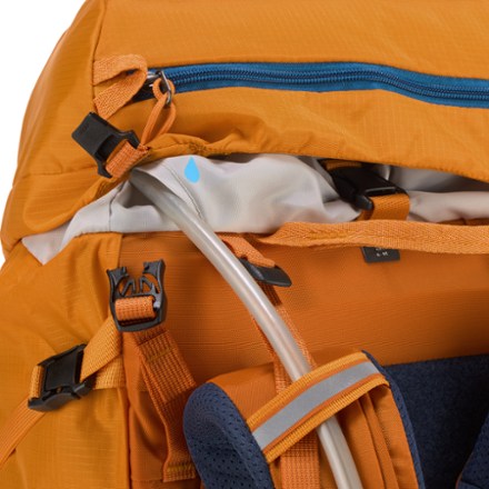 REI Co-op Tarn 40 Pack - Kids' Hydration port & tube routing