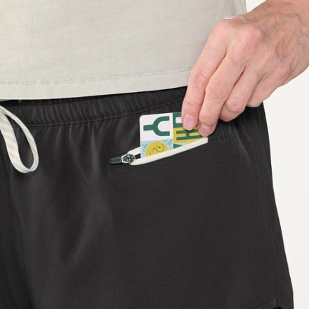 Vuori Clementine 2.5" Shorts - Women's 4