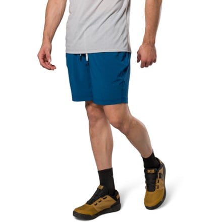 PEARL iZUMi Canyon Active Bike Shorts - Men's 4