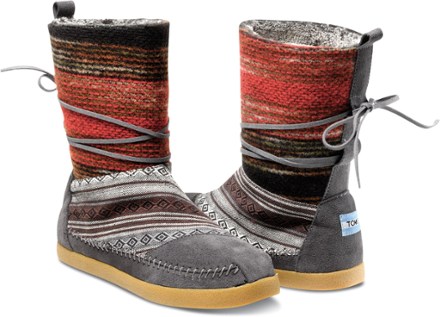 toms moccasin boots