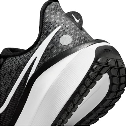 Nike Vomero 17 Road-Running Shoes - Women's 8