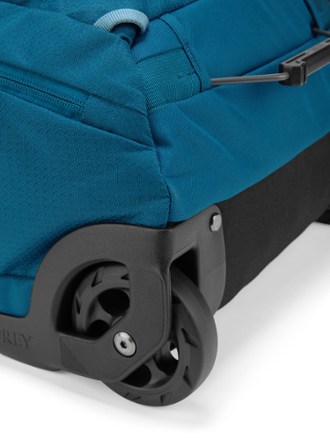 Osprey Daylite Carry-On Wheeled Duffel 40 Wheel and base