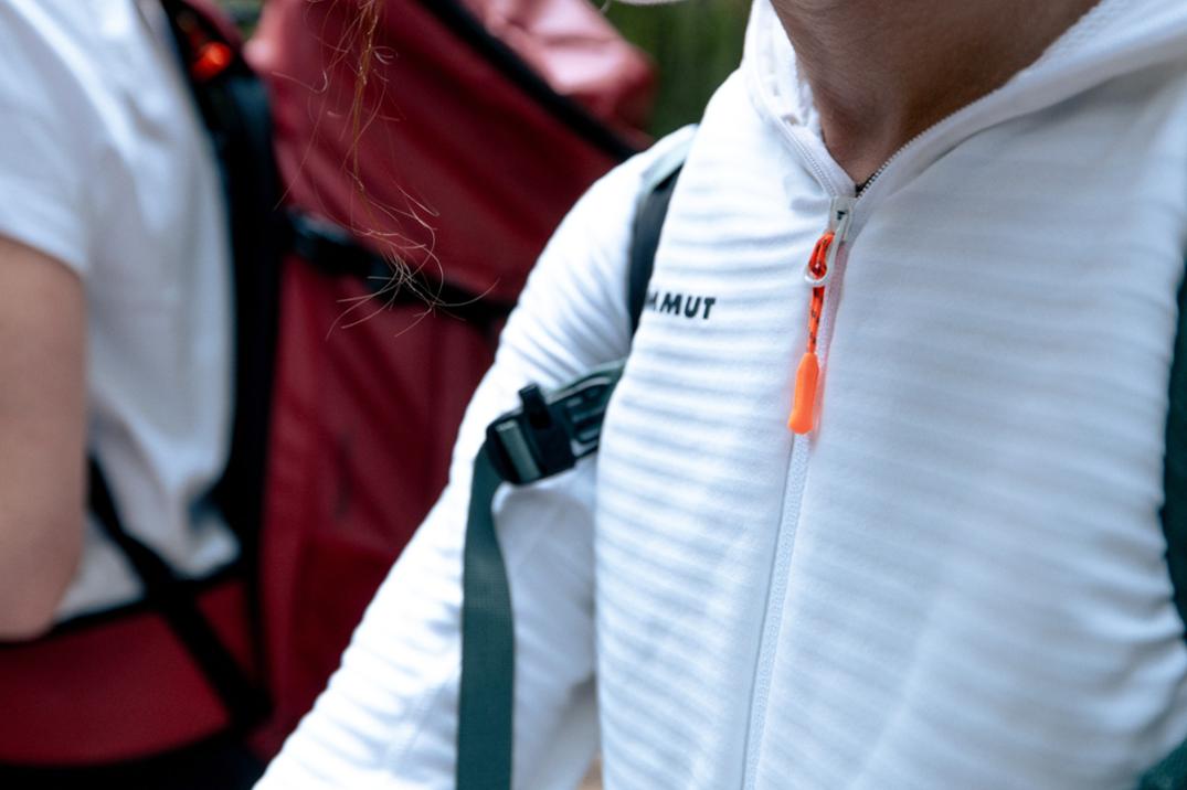 Location Image for Taiss Light ML Hooded Jacket - Women's