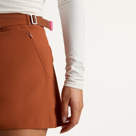 SENIQ Trailmix Hike Shorts - Women's 4