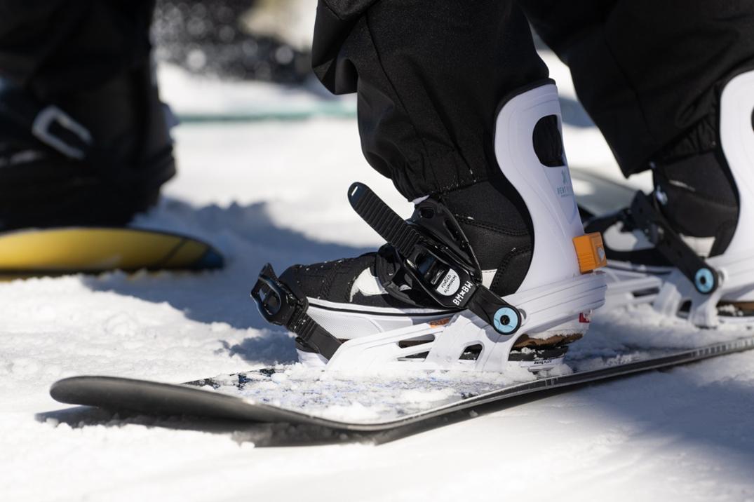 Location Image for Bolt Snowboard Bindings - Women's - 2024/2025