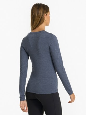 Vuori Long-Sleeve Lux Crew Shirt - Women's 1