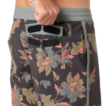 O'Neill Cruzer Scallop 18" Board Shorts - Men's 5