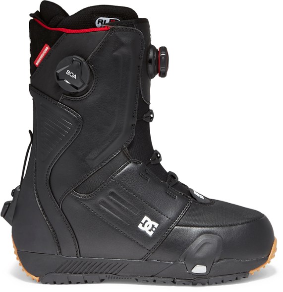Warmth And Control: Comfortable Snowboarding Footwear
