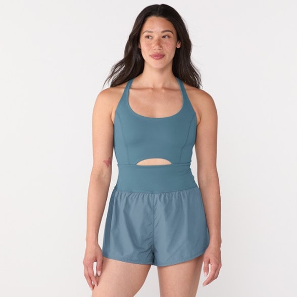 Model info: Height: 5' 7" | Chest: 34 | Waist: 27 | Wearing size: M