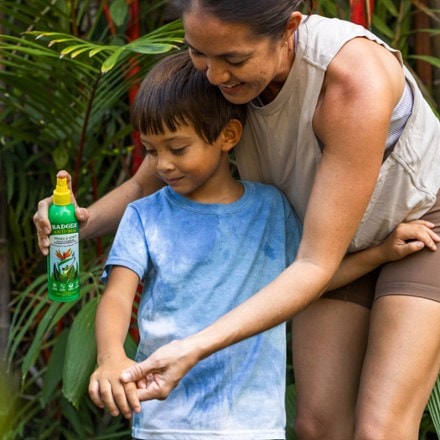 Badger Anti-Bug Shake & Spray - Family Size 3