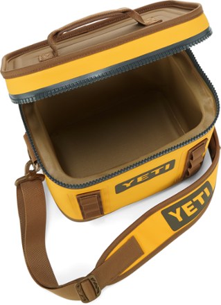 YETI Hopper Flip 8 Soft Cooler 3