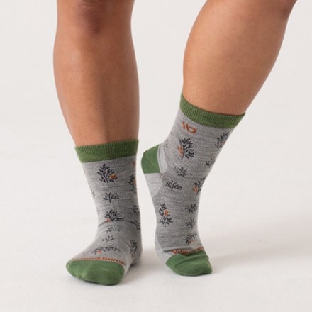 Wide Open Foliage No Cushion Micro Crew Socks - Women's 2