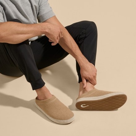 OluKai Hamani Hulu Slippers - Men's 5