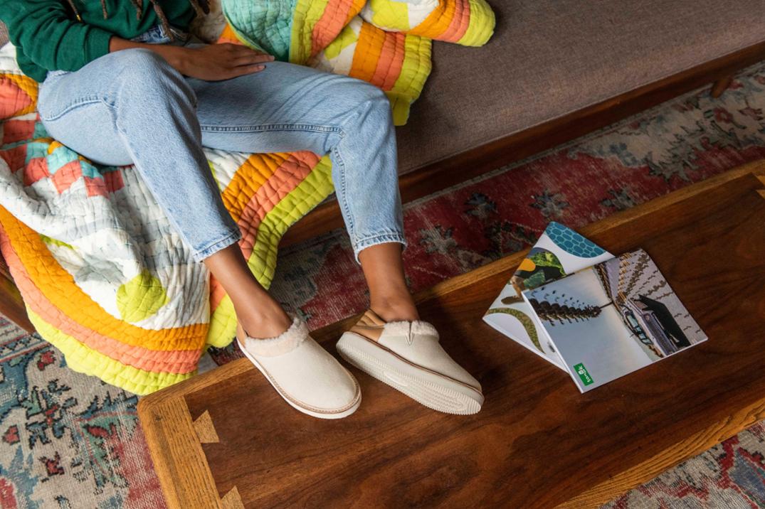 Location Image for Cozy Vibe Low SM Slippers - Women's