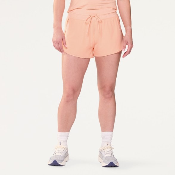 Model info: Height: 5' 8" | Waist: 26" | Wearing size: M