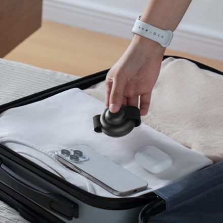 Anker MagGo Wireless Charging Station (3-in-1, Foldable Pad) with Charger and USB-C Cable 4