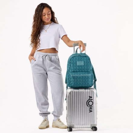 ALOHA Collection Keep It Light Nylon Pack 4