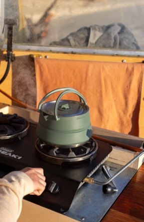 Location Image for Detour Stainless-Steel Collapsible Kettle - 1.6 Liters