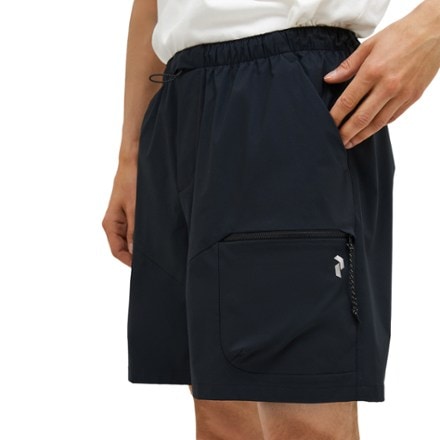 Peak Performance Outdoor Cargo Shorts - Men's 5