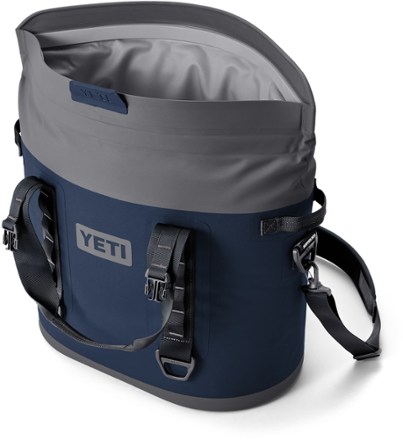 YETI Hopper M30 2.0 Soft Cooler 5