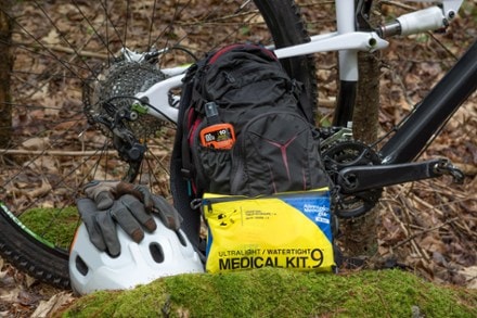 Adventure Medical Kits UltraLight / Watertight .9 First-Aid Kit 8