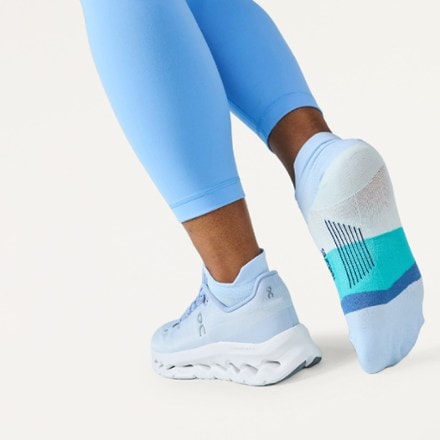 Feetures Elite Ultra Light No Show Tab Socks 2