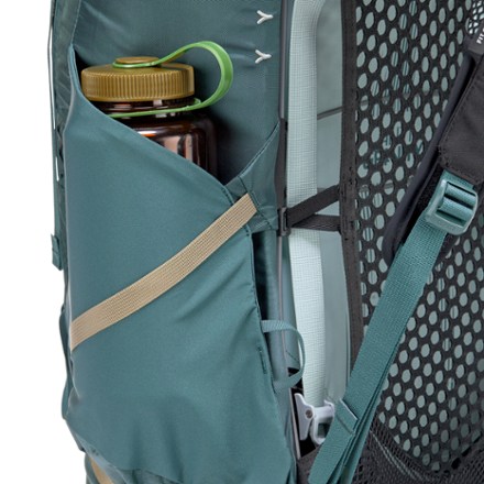 Osprey Aura AG 50 Pack - Women's Water bottle pocket (Water bottle sold separately)